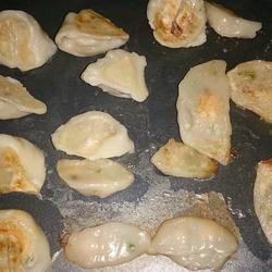 韩式一团和气（水煎薯米云吞、四季黄金虾饺）的做法[图]