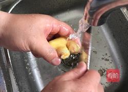 何首乌、黑豆炖猪脚的做法图解6