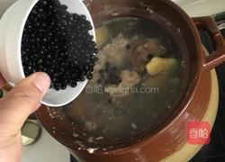何首乌、黑豆炖猪脚的做法图解10