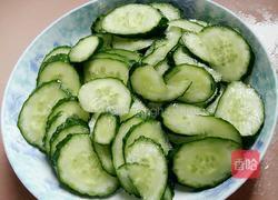 黄瓜炒肉的做法图解3