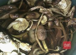 茶树菇蒸虾仁的做法图解1