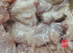 带皮排骨莲藕汤的做法图解3