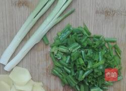 带皮排骨莲藕汤的做法图解5