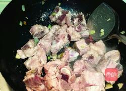 排骨烩酸菜的做法图解5