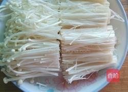 金针菇炒西红柿的做法图解3