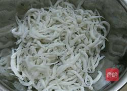 银鱼炒蛋的做法图解1