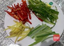 青红椒藕丝的做法图解1