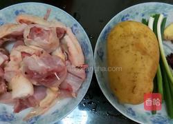 土豆炖鸡的做法图解1