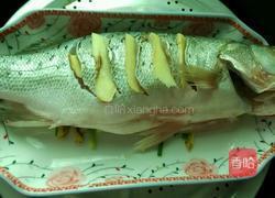 清蒸鲈鱼的做法图解4