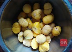 板栗鸡汤的做法图解3