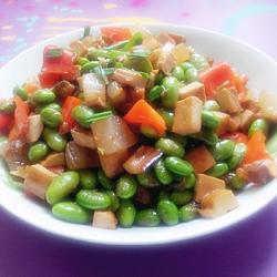 毛豆米烧咸肉的做法[图]