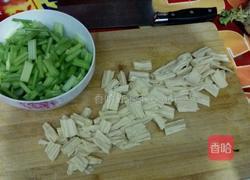 芹菜腐竹拌花生米的做法图解3