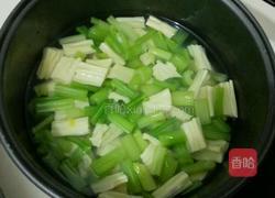 芹菜腐竹拌花生米的做法图解6