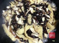 木耳香菇炒豆腐的做法图解5