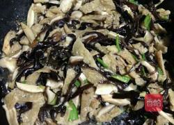 木耳香菇炒豆腐的做法图解6