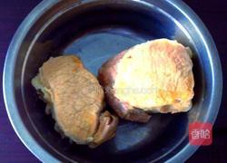 手撕红油香辣肉丝的做法图解1