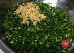 韭菜鸡蛋虾皮锅贴的做法图解1