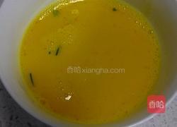 韭菜鸡蛋虾皮锅贴的做法图解2