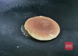 Illustration of how to make healthy banana waffles without oil and baking powder 5