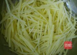 三椒土豆丝的做法图解1