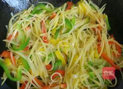 三椒土豆丝的做法图解4