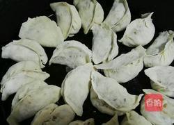 天津锅贴的做法图解3
