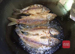 红烧鲫鱼的做法图解4