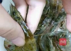 避风塘炒虾的做法图解1
