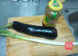豆瓣酱炒茄子的做法图解1