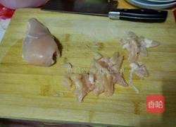 土豆炒鸡胸肉的做法图解1