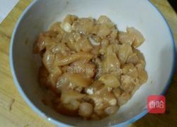 土豆炒鸡胸肉的做法图解2