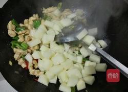 土豆炒鸡胸肉的做法图解7