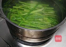 芹菜炒香肠的做法图解2