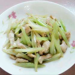 芹菜炒瘦肉的做法[图]