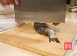 萝卜丝炖鲫鱼汤的做法图解1