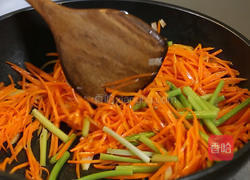 胡萝卜炒香芹的做法图解5