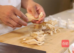 肉片烧蘑菇的做法图解1