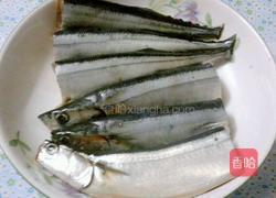 煎焗秋刀鱼的做法图解1