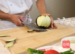 家常肉丁炒茄子的做法图解1