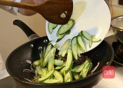 洋葱黄瓜炒鸡蛋的做法图解7