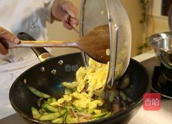 洋葱黄瓜炒鸡蛋的做法图解8