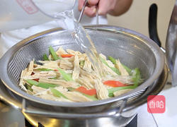 芹菜拌腐竹的做法图解5