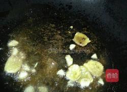 木耳莲藕炒肉的做法图解2