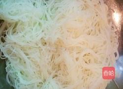 木耳腐竹炒粉丝的做法图解3