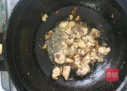 干煸鸡腿的做法图解2