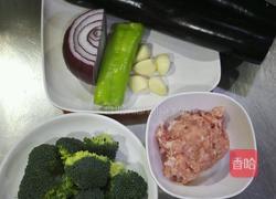 碧绿盘龙茄的做法图解1