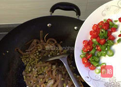 猪皮炒酸豆角的做法图解8