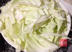 油渣炒莲白的做法图解1