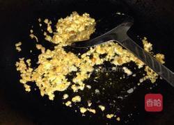 油渣炒莲白的做法图解2