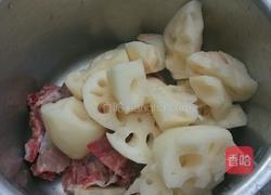骨头莲藕汤的做法图解3